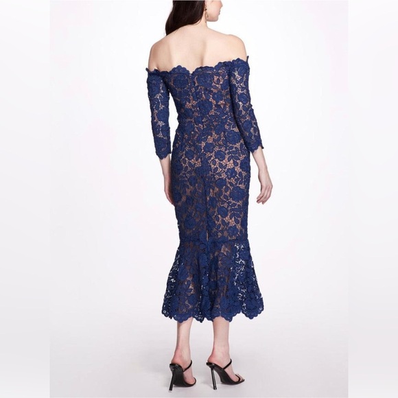 MARCHESA**Elegant Blue Guipure Lace Off-Shoulder Midi Dress**US 8**$795 - Picture 6 of 7